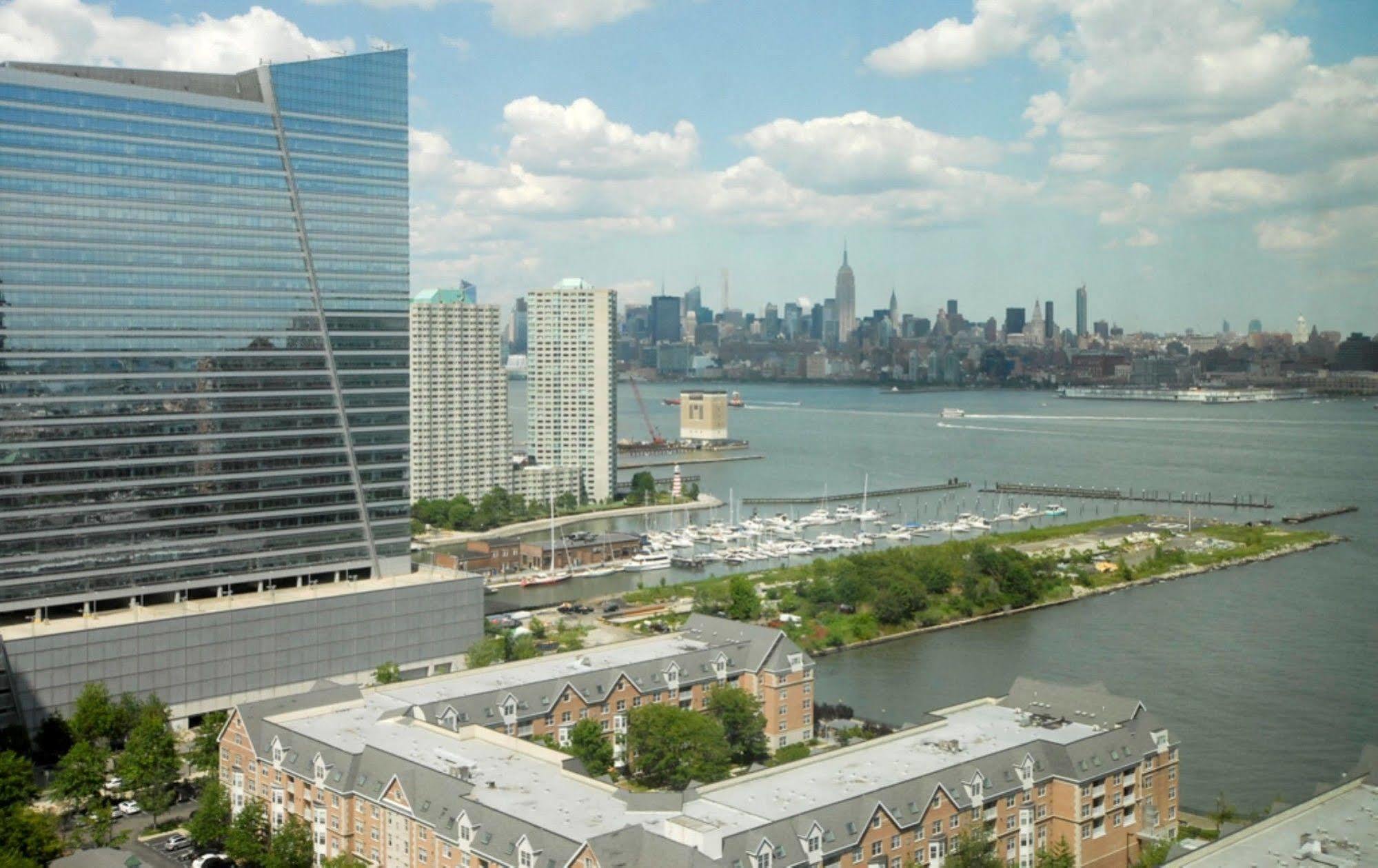 Global Luxury Suites At Newport Jersey City Eksteriør billede